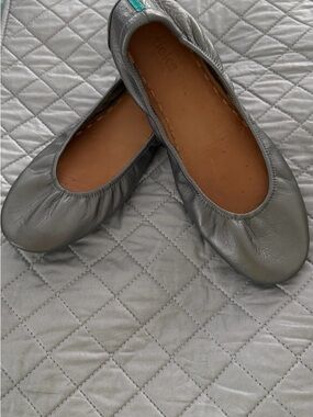 Tieks Silver Metallic Leather Ballet Flats, sz 12, excellent condition